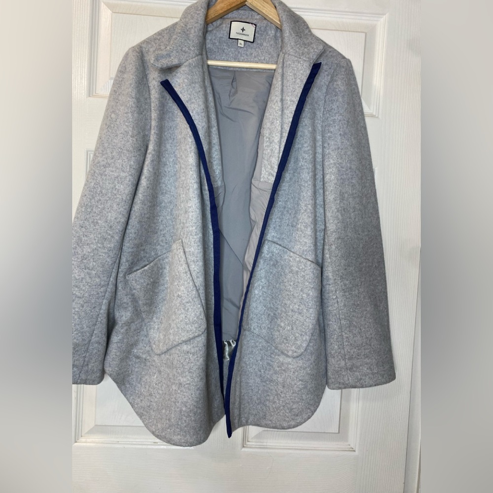Tuckerneck coats - Picture 1 of 8